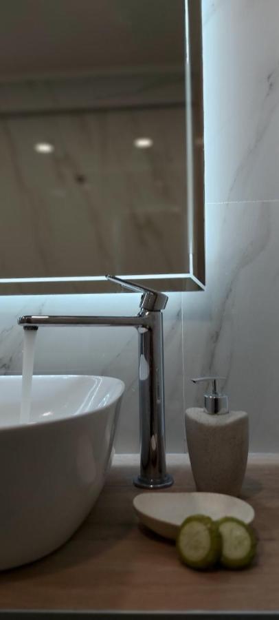 Wide Blue Luxury Boutique Suites Neos Marmaras Esterno foto