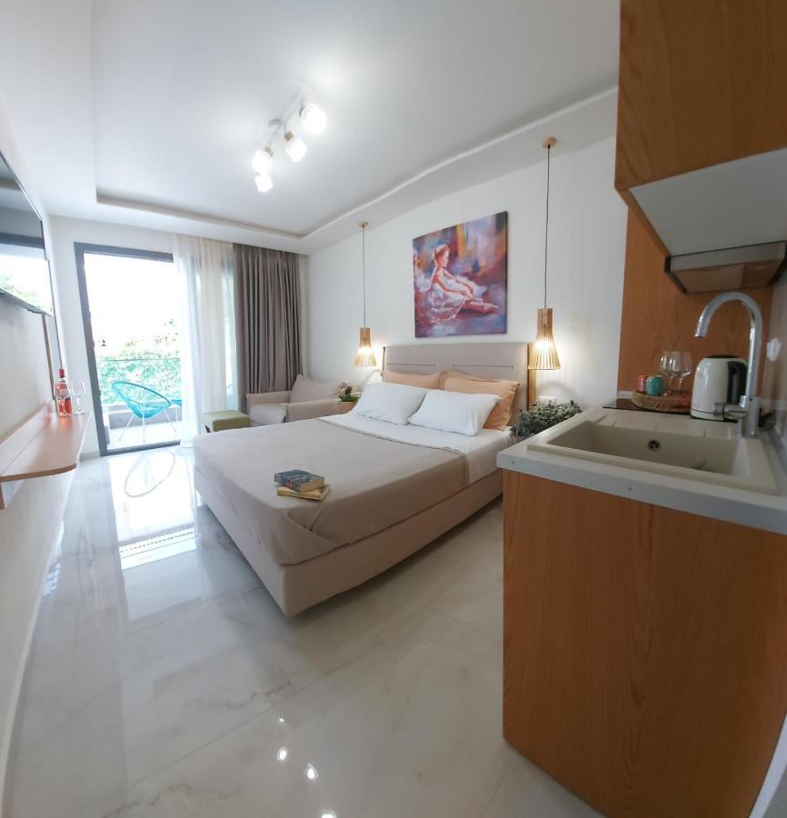 Wide Blue Luxury Boutique Suites Neos Marmaras Esterno foto