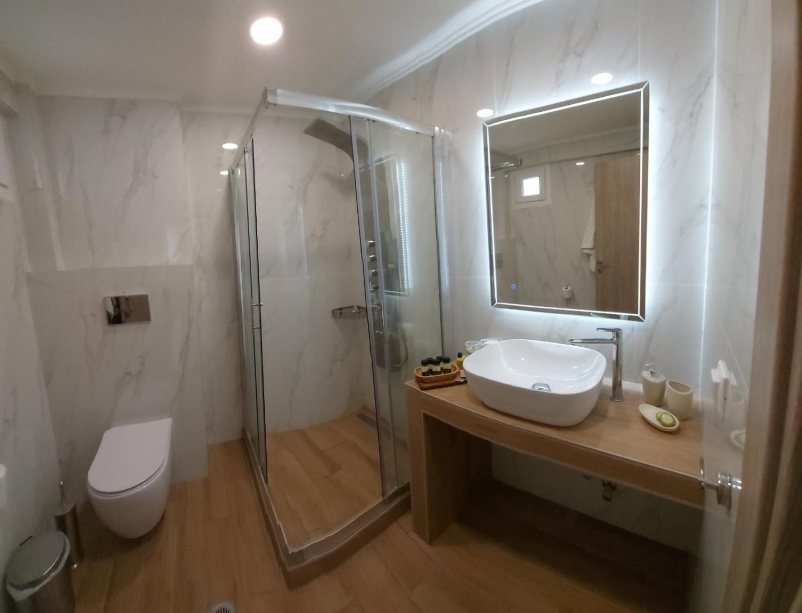Wide Blue Luxury Boutique Suites Neos Marmaras Esterno foto